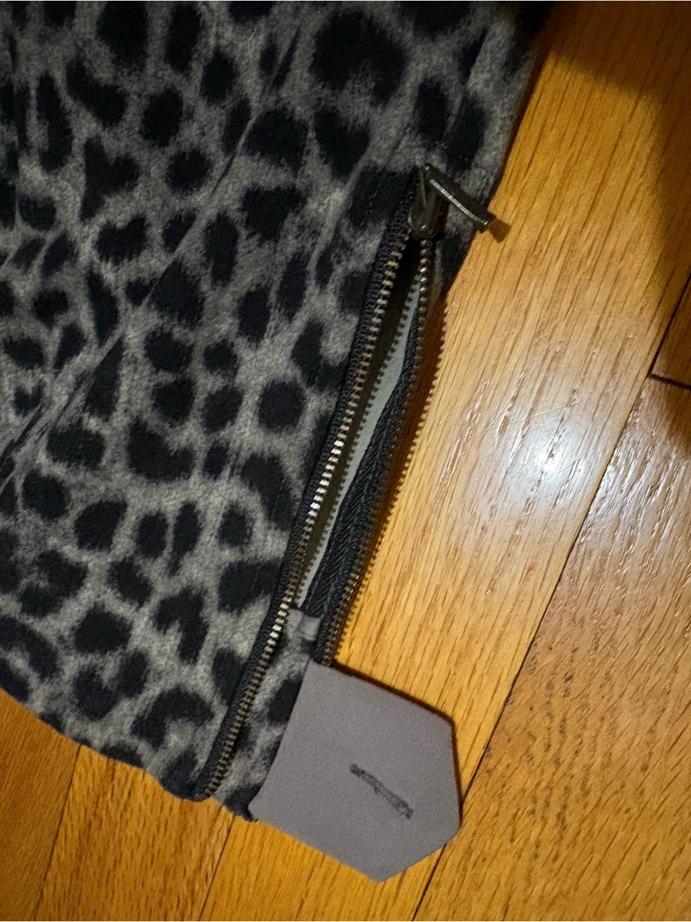 CAbi Animal-Print Pencil Skirt in Black and Taupe - Size 8 - New Condition - Picture 6 of 8